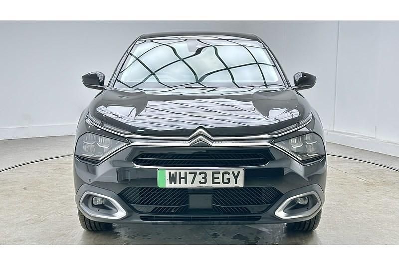 Usado Citroën e-C4 100 kW (136 HP) 2024 Preto Sedan