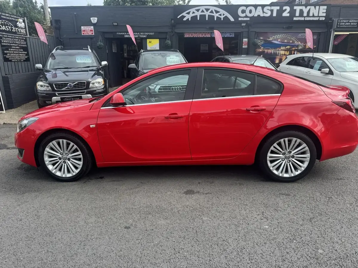 Used Vauxhall Insignia Design Edition 138 HP (101 kW) 2015 Red Hatchback