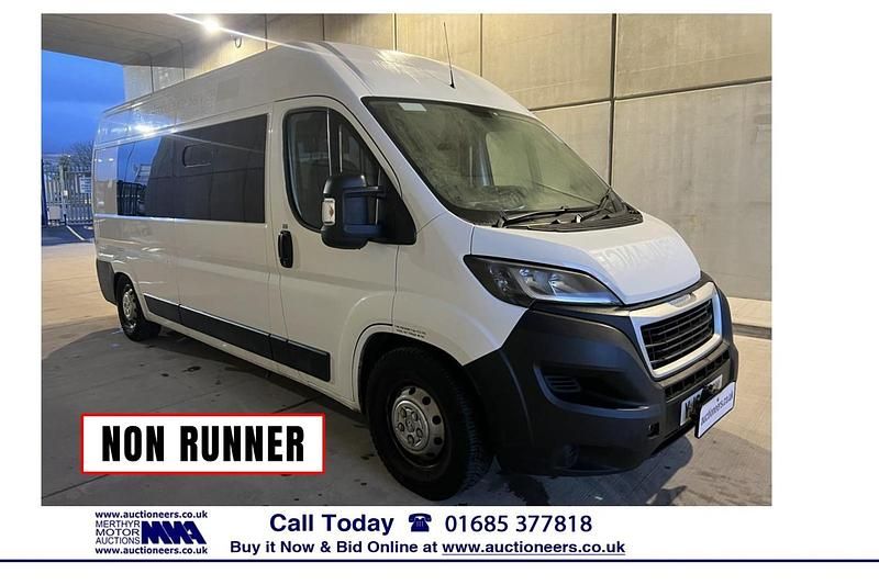 Used Peugeot Boxer 130 HP (95 kW) 2018 White Van