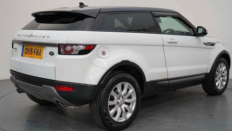 Used Land Rover Range Rover evoque Pure 190 HP (139 kW) 2015 White Coupe