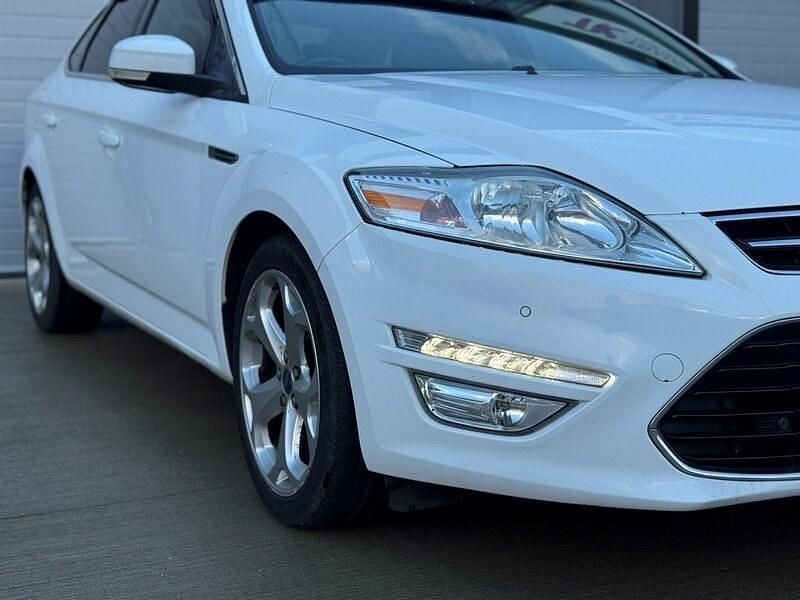 Used Ford Mondeo Titanium 163 HP (119 kW) 2012 White Hatchback
