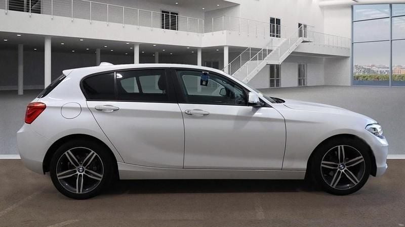 Alpine white Used 2015 BMW 118 Sport Line Hatchback | £10,975 (Fair price) - Image 1/4