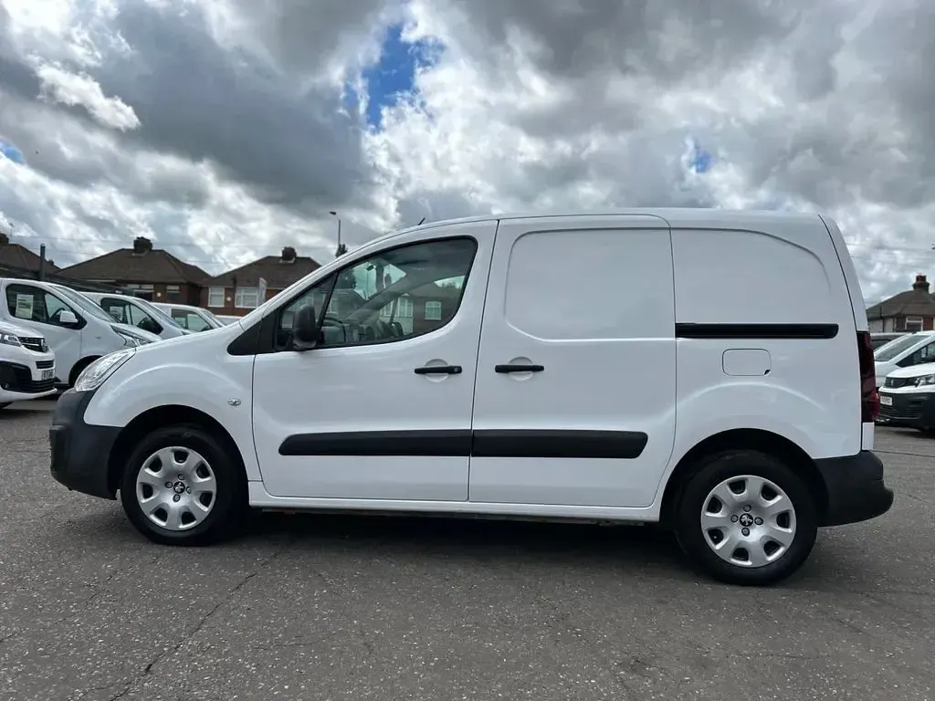Used Peugeot Partner 2018 White