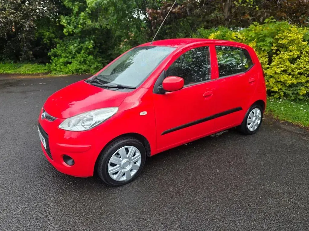 Used Hyundai i10 77 HP (56 kW) 2009 Red Hatchback