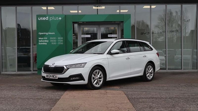 Used Skoda Octavia SE Technology 2024 White Estate