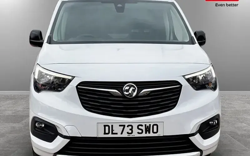 Used Vauxhall Combo 101 HP (74 kW) 2023 White MPV