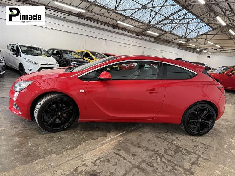 Used Vauxhall Astra GTC Edition 120 HP (88 kW) 2016 Red Hatchback