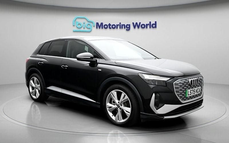 Second-hand Audi Q4 e-tron S-Line 210 kW (286 CP) 2025 Negru SUV