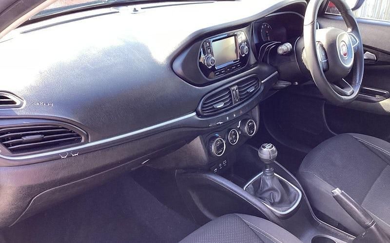 Used Fiat Tipo Lounge 95 HP (69 kW) 2021 Hatchback