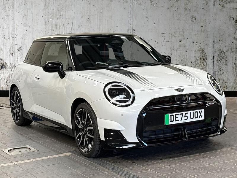 Used Mini Cooper SE Hatch 158 kW (215 HP) 2025 White Hatchback