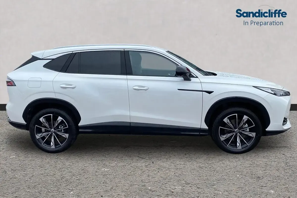 Używany MG HS Trophy 169 KM (124 kW) 2024 Biały SUV
