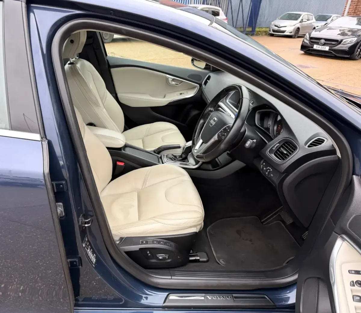 Usado Volvo V40 SE Lux 2013 Azul Citadino