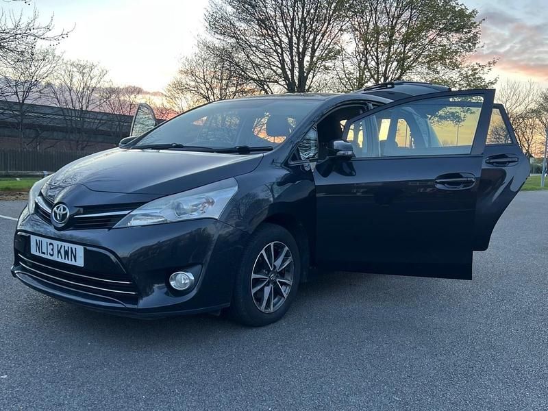 Used Toyota Verso 132 HP (97 kW) 2013 Black MPV
