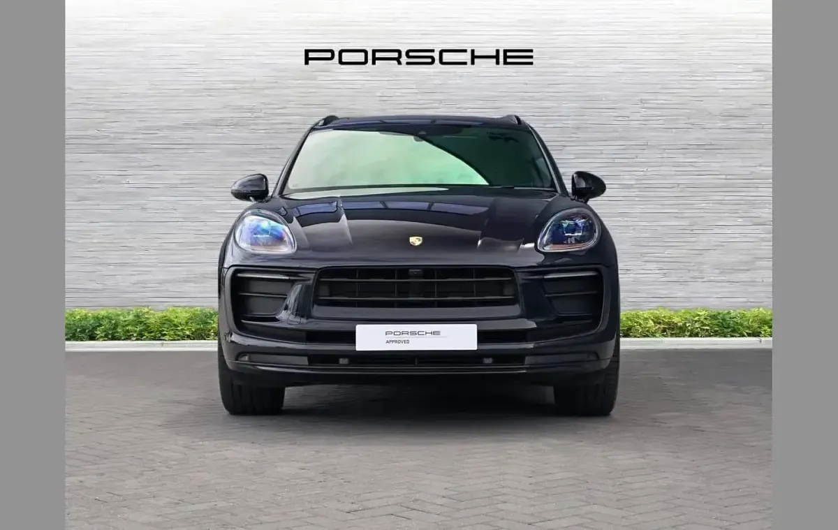 Used Porsche Macan 261 HP (191 kW) 2026 Black SUV