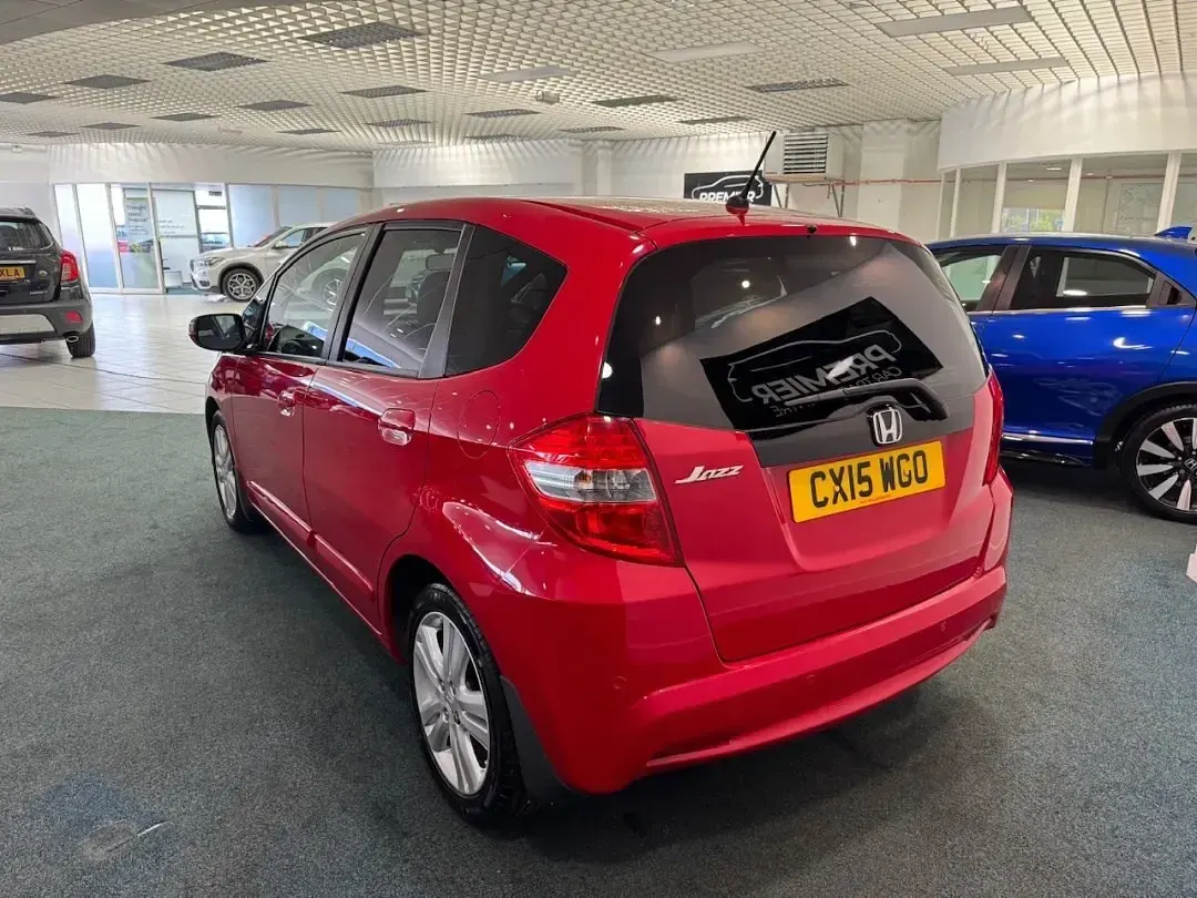 Używany Honda Jazz ES 2015 Czerwony Hatchback