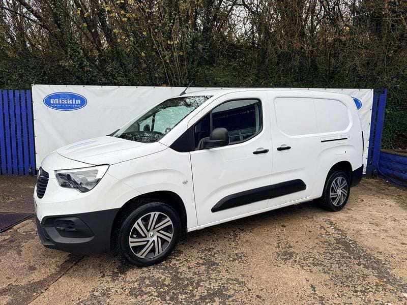 Used Vauxhall Combo Edition 100 HP (73 kW) 2020 White Van