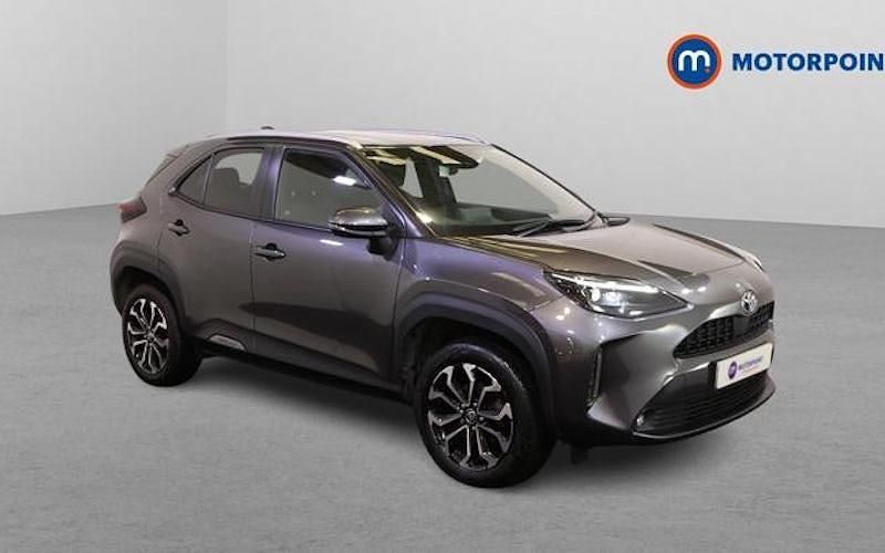 Used 2025 Toyota Yaris Hybrid Design Estate | £17,149 (Super price) - Image 1/4