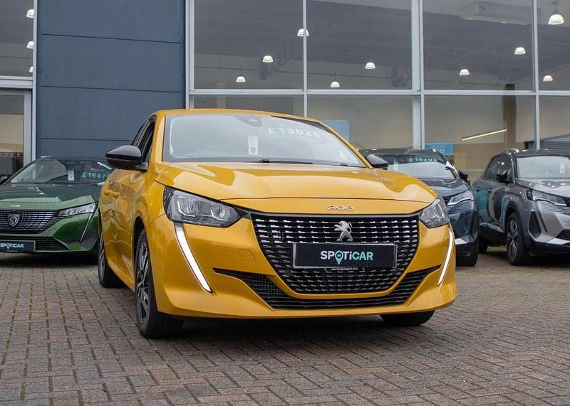 Used Peugeot 208 Allure+ 99 HP (72 kW) 2023 Yellow Hatchback