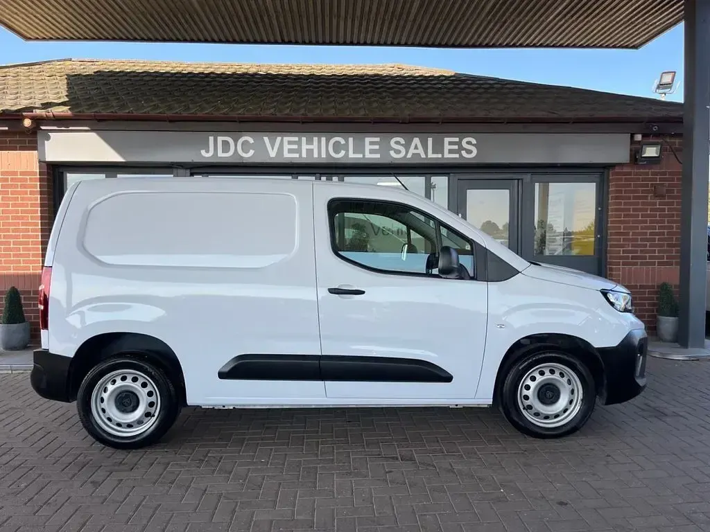 Used Peugeot Partner 131 HP (96 kW) 2024 White MPV