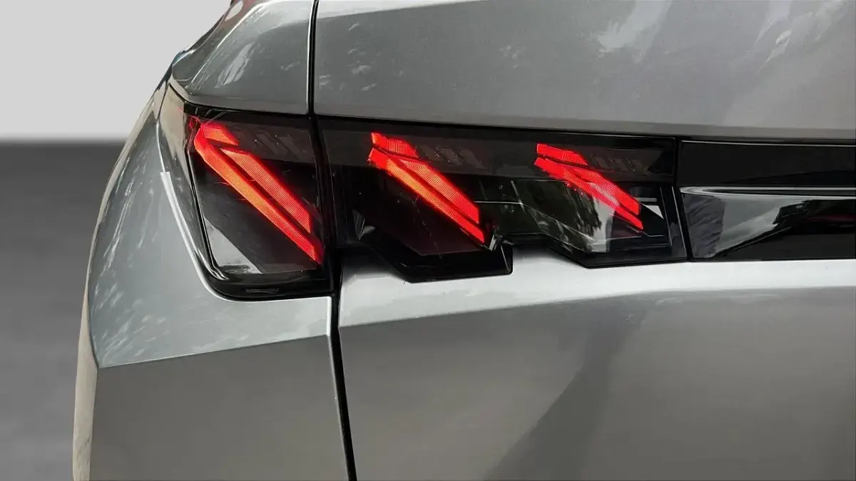 Used Peugeot e-3008 GT 152 kW (207 HP) 2025 Grey SUV