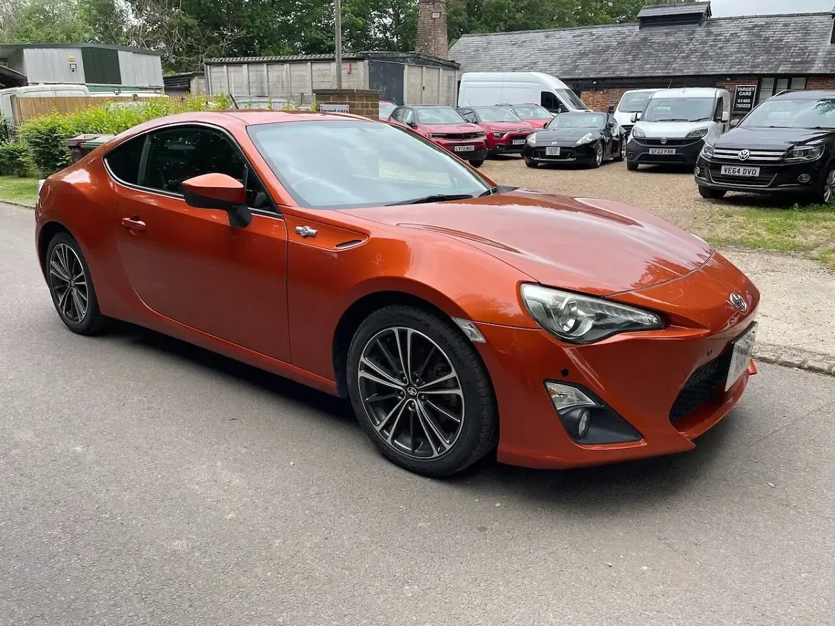 Used Toyota GT86 GT 200 HP (147 kW) 2014 Orange Coupe
