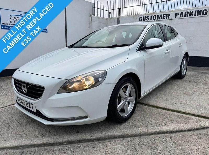 Used Volvo V40 SE 150 HP (110 kW) 2012 White Hatchback