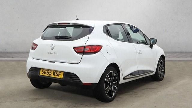 Used Renault Clio IV Dynamique 75 HP (55 kW) 2015 White Hatchback