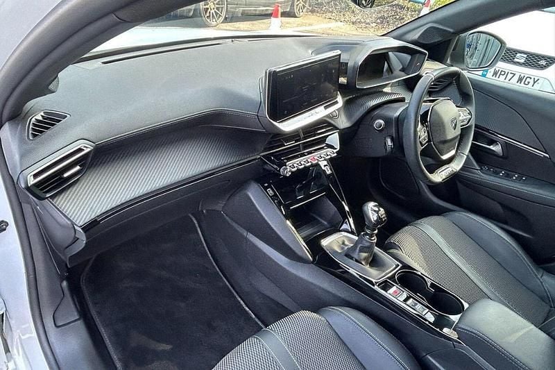 Used Peugeot 208 GT 99 HP (72 kW) 2023 White Hatchback