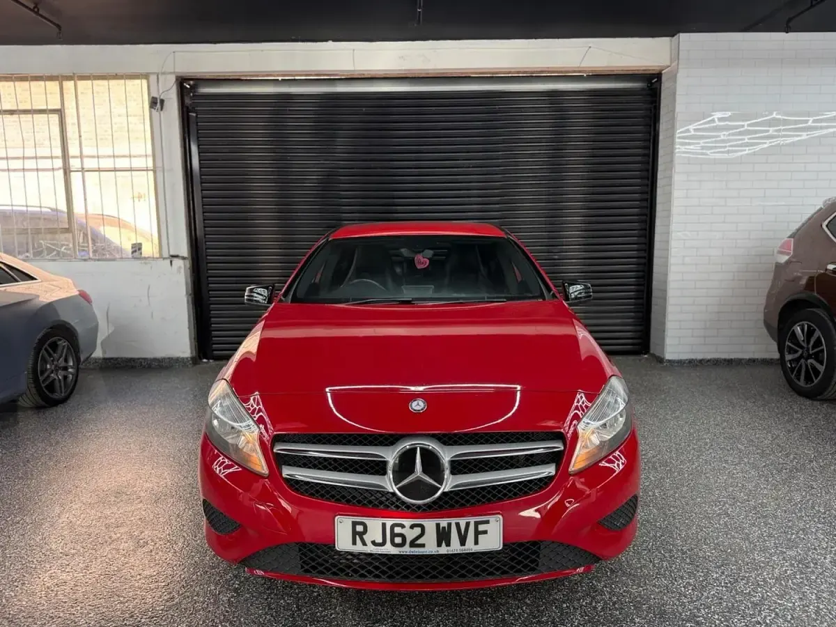 Used Mercedes A180 109 HP (80 kW) 2013 Red Hatchback