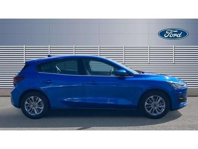 Używany Ford Focus Titanium 125 KM (91 kW) 2023 Niebieski Hatchback