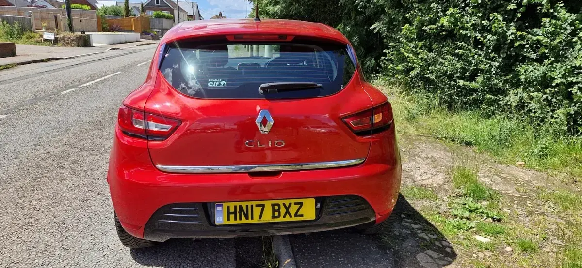 Used Renault Clio Dynamique 75 HP (55 kW) 2017 Red Hatchback