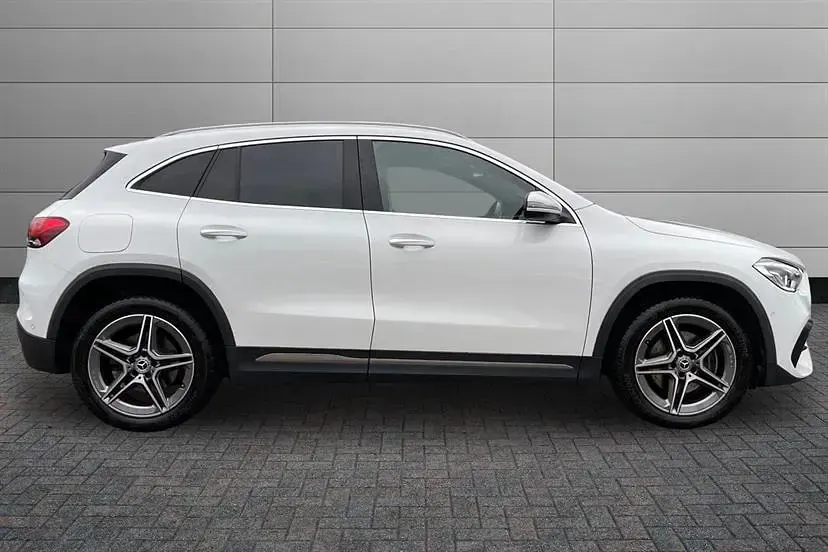 Usado Mercedes GLA250 Premium 218 HP (160 kW) 2021 Branco SUV