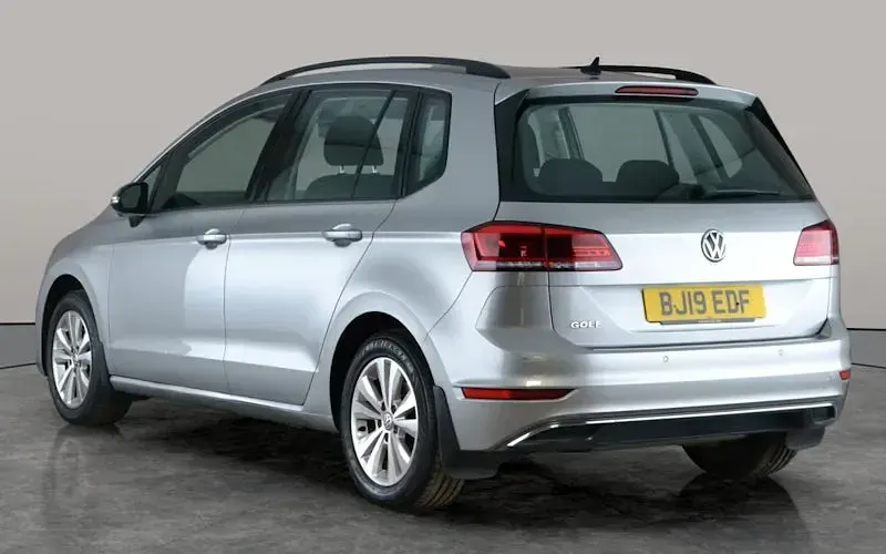 Used VW Golf VII SE 131 HP (96 kW) 2019 Silver Hatchback