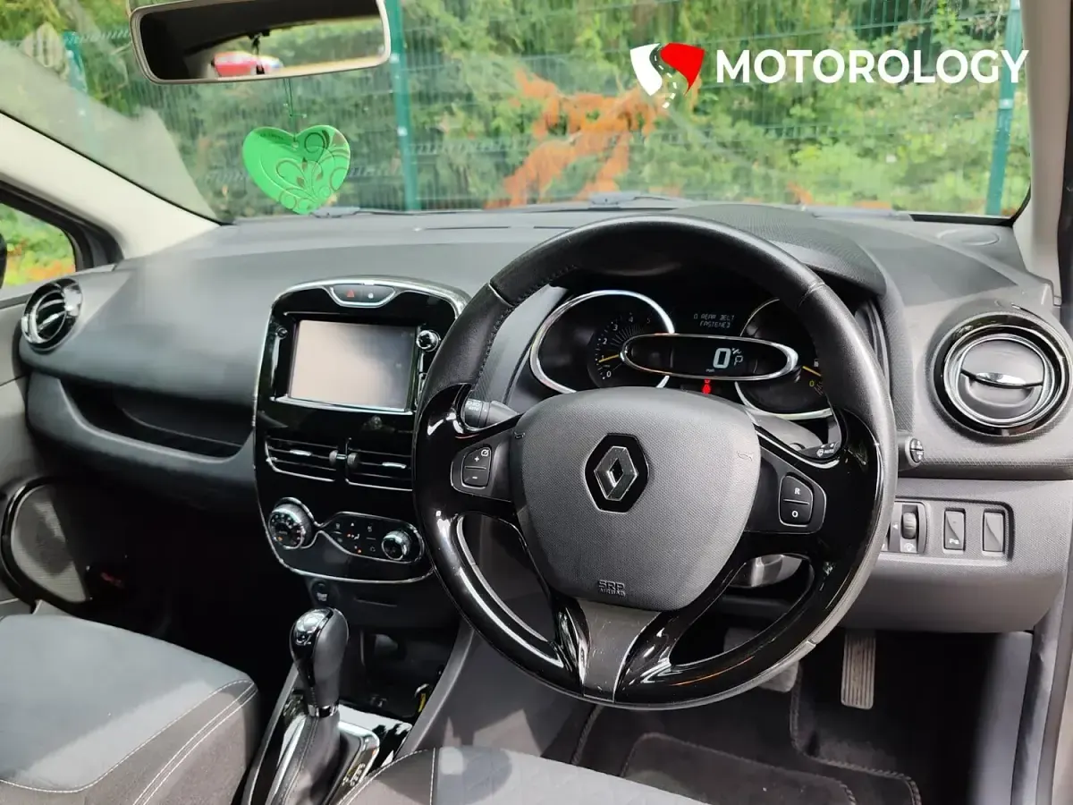 Used Renault Clio Dynamique 90 HP (66 kW) 2015 Grey Hatchback