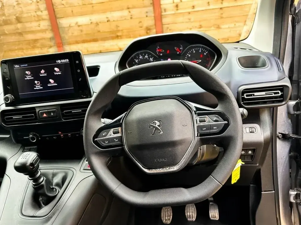 Second-hand Peugeot Rifter Allure 2023 Gri Monovolum
