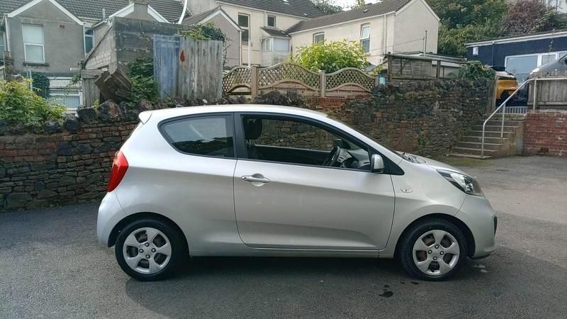 Used Kia Picanto Air 68 HP (50 kW) 2011 Silver Hatchback