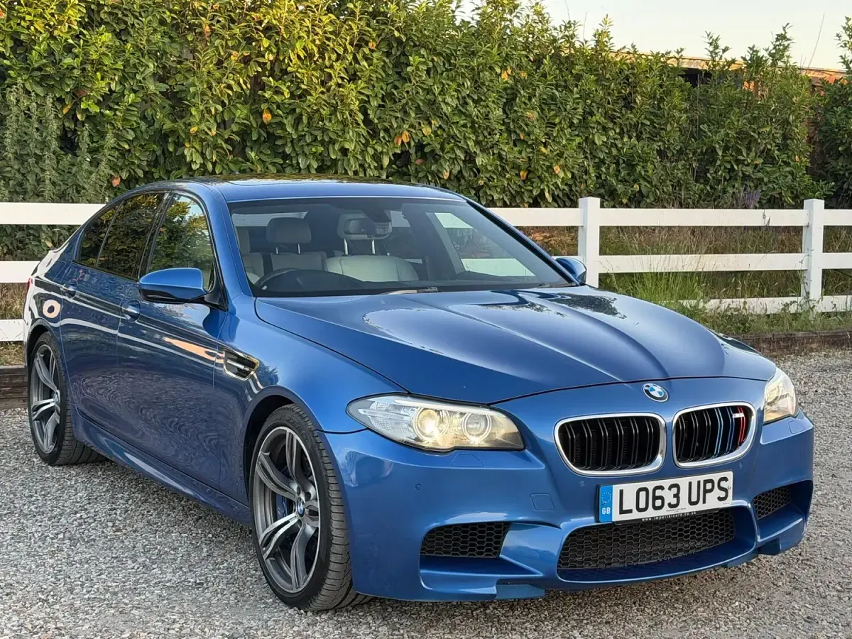 Used BMW M5 M Sport 2014 Blue Sedan
