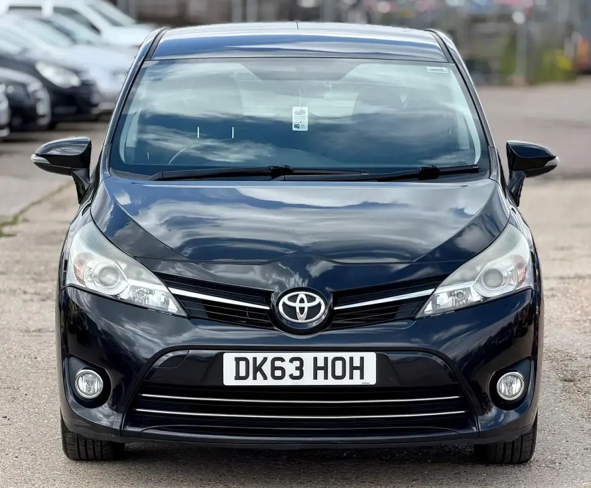 Used Toyota Verso 2013 Black MPV