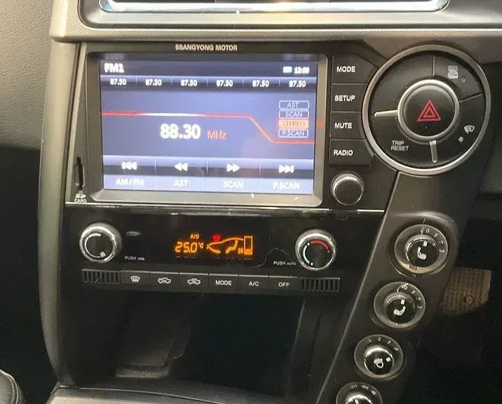 Usado SsangYong Musso 178 HP (130 kW) 2017 Prateado Pickup