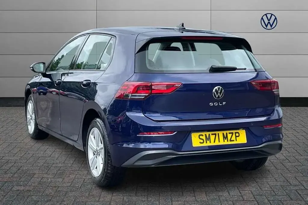 Used VW Golf VIII Life 130 HP (95 kW) 2022 Blue Hatchback