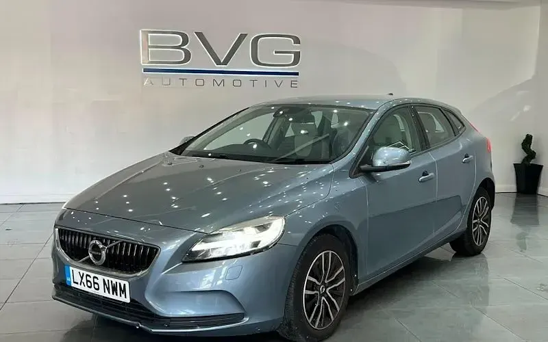 Used Volvo V40 Momentum 122 HP (89 kW) 2016 Hatchback