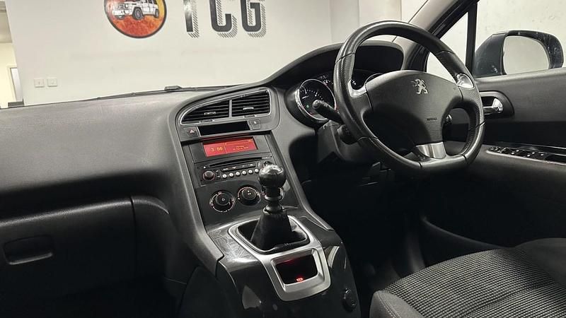 Used Peugeot 5008 Active 120 HP (88 kW) 2016 Grey MPV