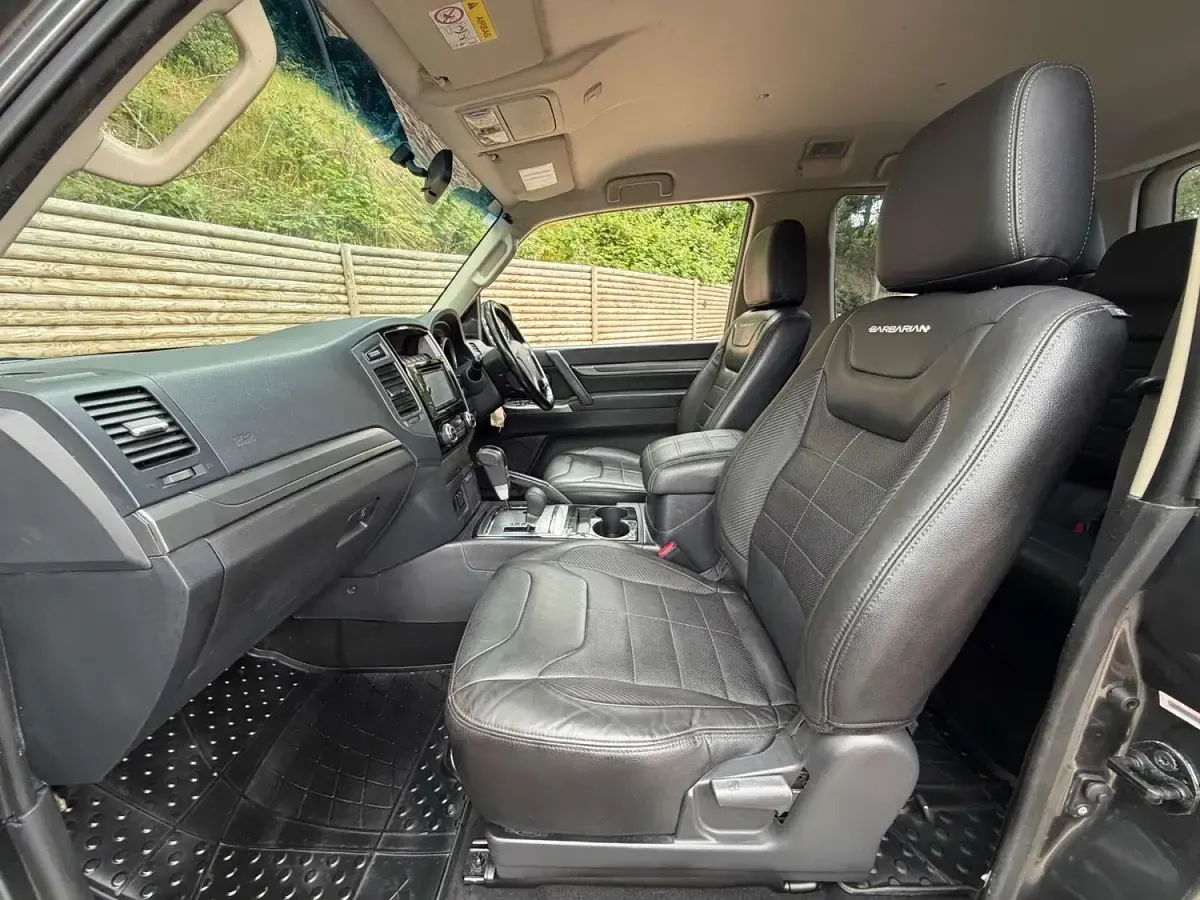 Used Mitsubishi Shogun 187 HP (137 kW) 2017 Grey SUV