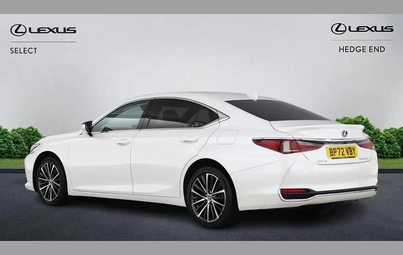 Used Lexus ES300H 214 HP (157 kW) 2023 White Sedan