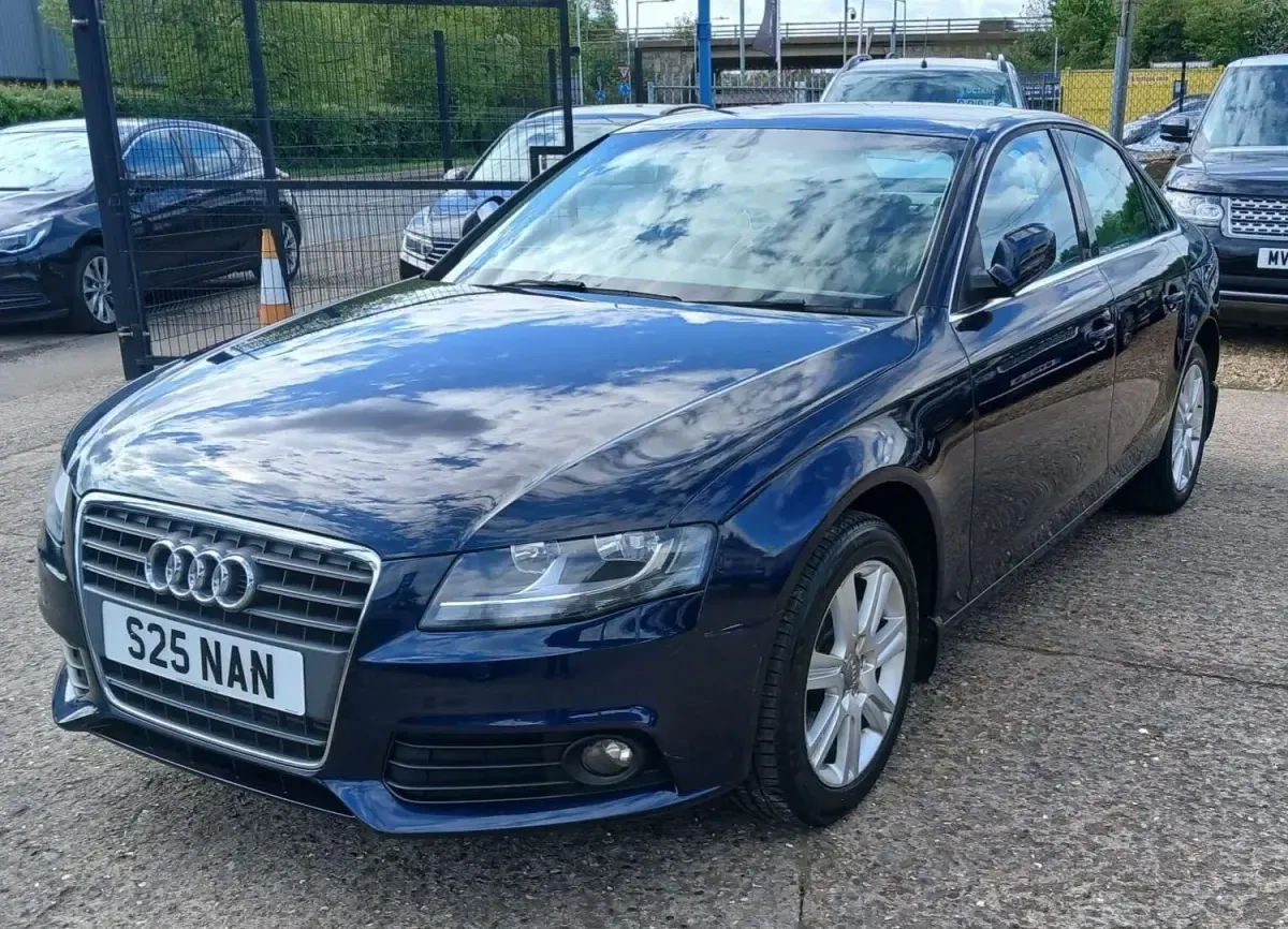 Begagnad Audi A4 143 HK (105 kW) 2011 Blå Sedan