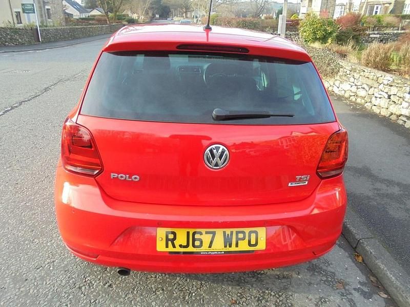 Used VW Polo Edition 90 HP (66 kW) 2018 Red Hatchback