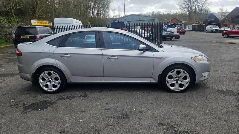 Used Ford Mondeo Titanium 143 HP (105 kW) 2008 Silver Hatchback