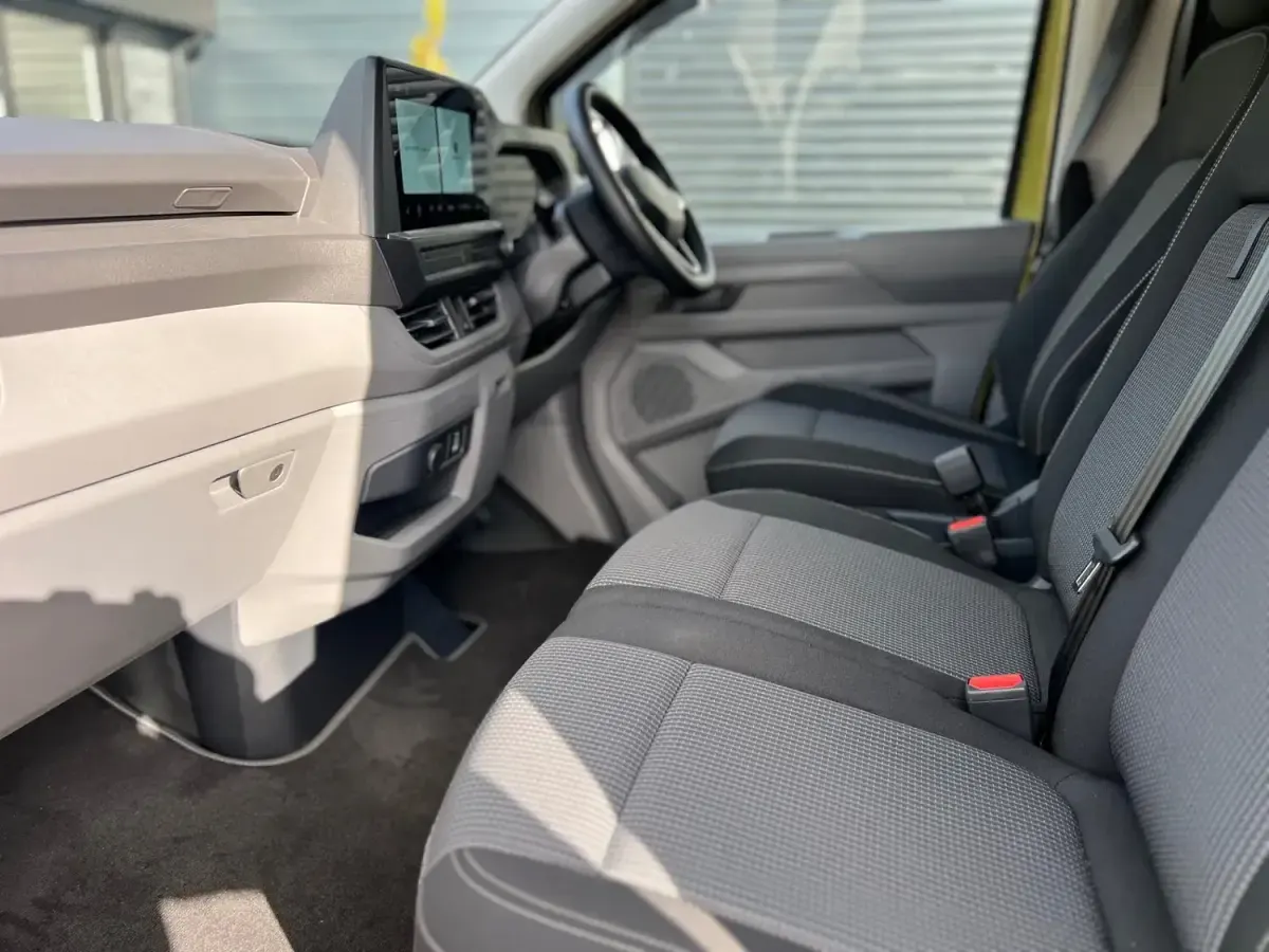 New VW T7 Pro 150 HP (110 kW) 2025 Warm green metallic Van