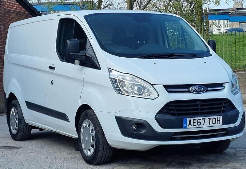 White Used 2017 Ford Transit Custom Trend Van | £8,395 (Fair price) - Image 1/4