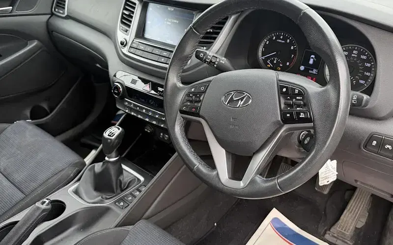Used Hyundai Tucson SE 132 HP (97 kW) 2017 White SUV